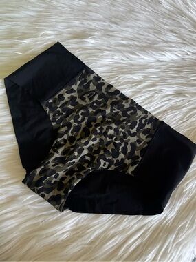 Victoria’s Secret pink Girls' Leopard Print High-Waist Briefs - Black & Olive